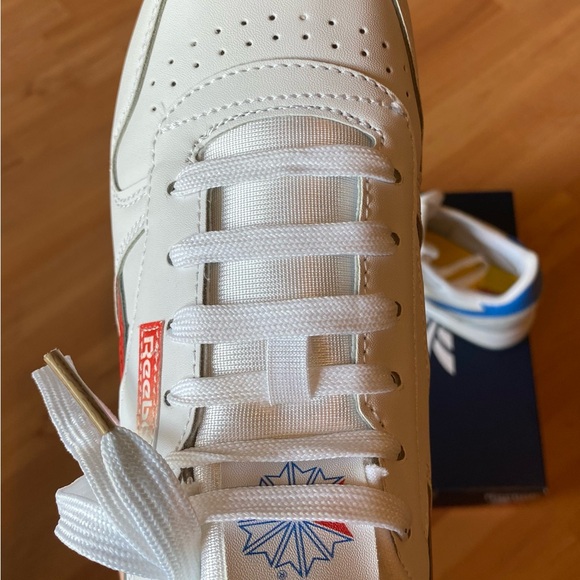 Reebok sneakers like new size 6.5 youth - Picture 6 of 9